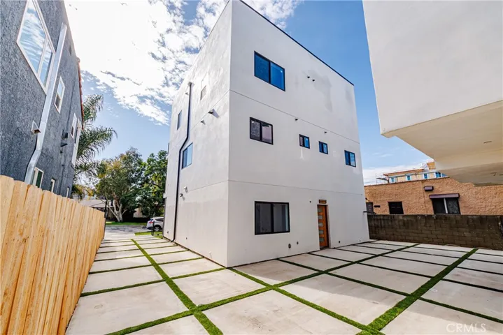 5209 W 20th, Los Angeles, California 90016