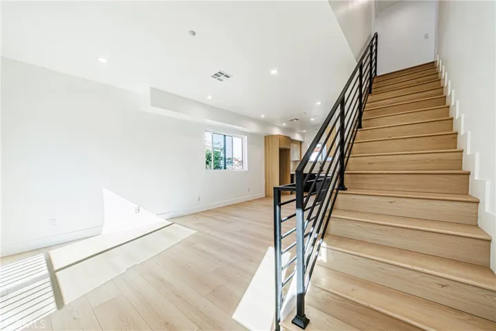 5209 W 20th, Los Angeles, California 90016