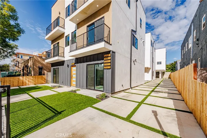 5209 W 20th, Los Angeles, California 90016