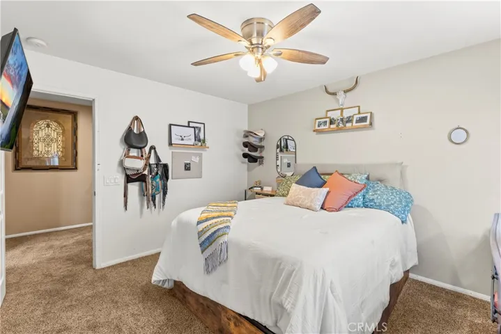 Secondary bedroom.