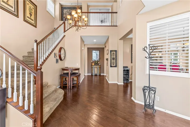 Grand entry with vaulted ceiling!