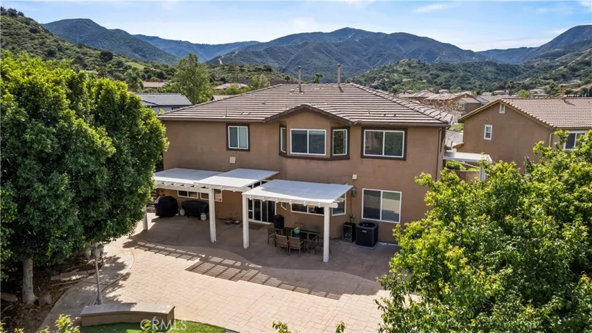 Very close to the Cleveland National Forest (Santa Ana Mountain) where the popular Skyline Drive Hiking Trail is located.