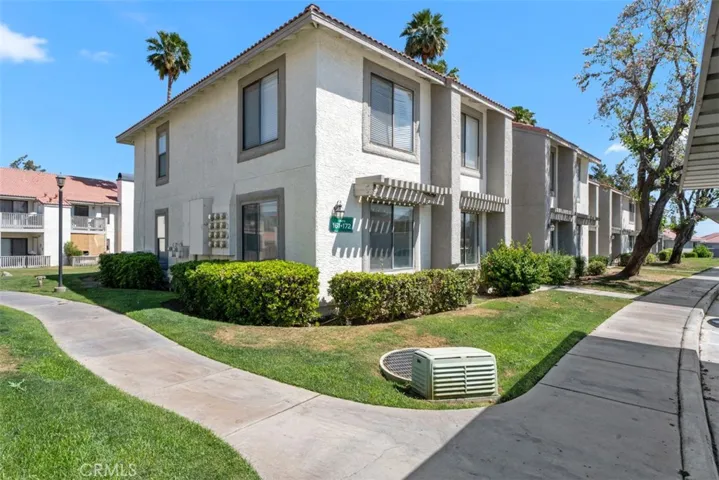 Lower corner end unit