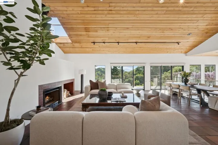 116 Tappan Lane, Orinda, California 94563