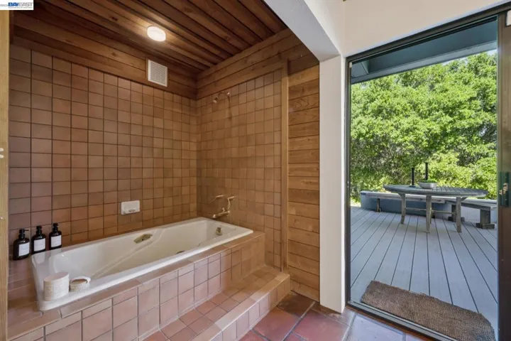 116 Tappan Lane, Orinda, California 94563