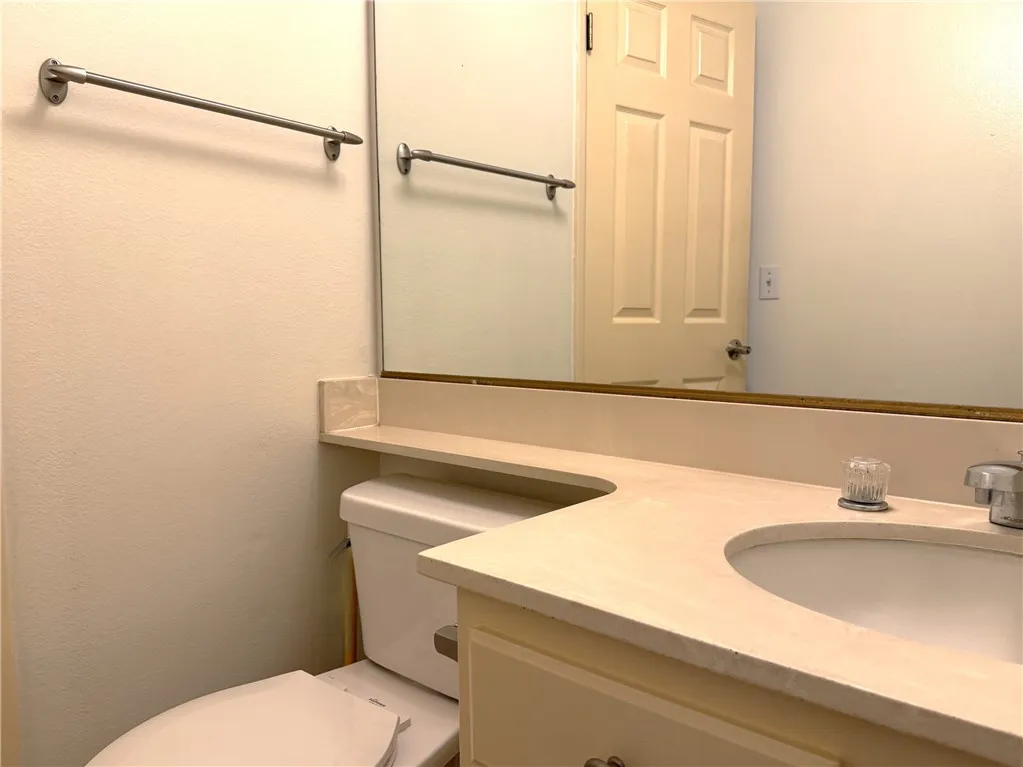 downstairs 1/2 bath