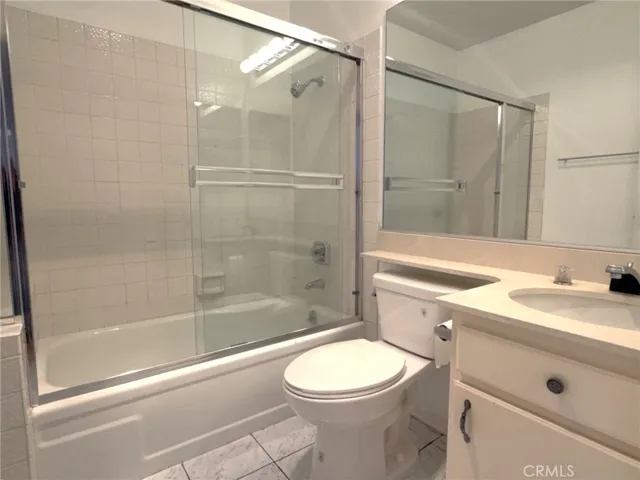 Upstairs shared bath