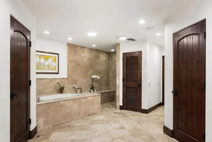 039_hacienda_drive_48_901