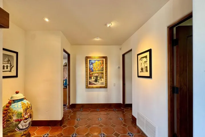 051_hacienda_drive_112a_561