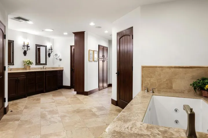 040_hacienda_drive_50_187