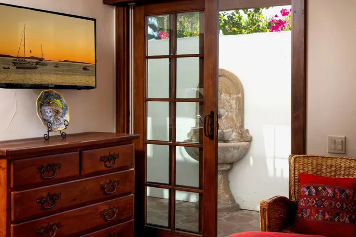 048_hacienda_drive_57a_882