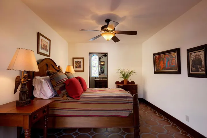 053_hacienda_drive_51_55