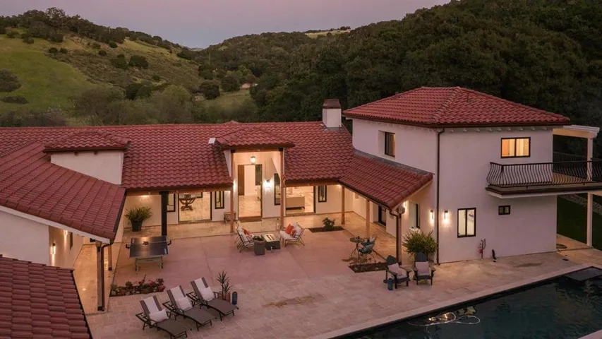 372 Corral De Tierra Road, Salinas, California 93908