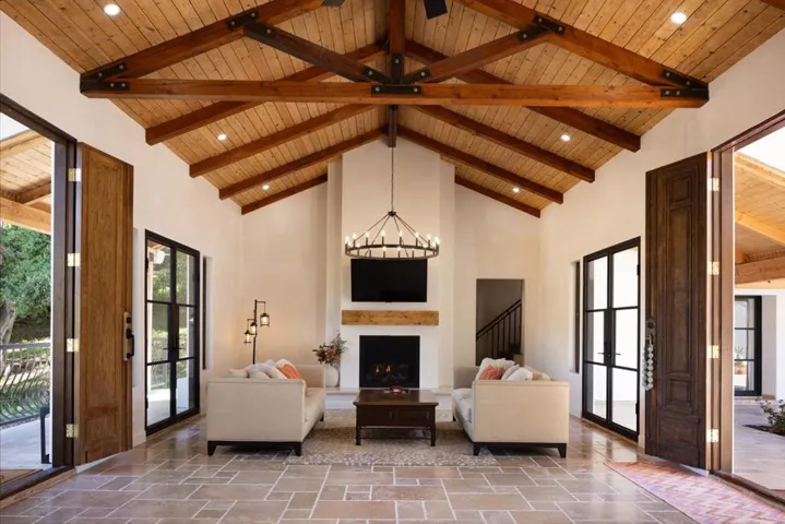 372 Corral De Tierra Road, Salinas, California 93908