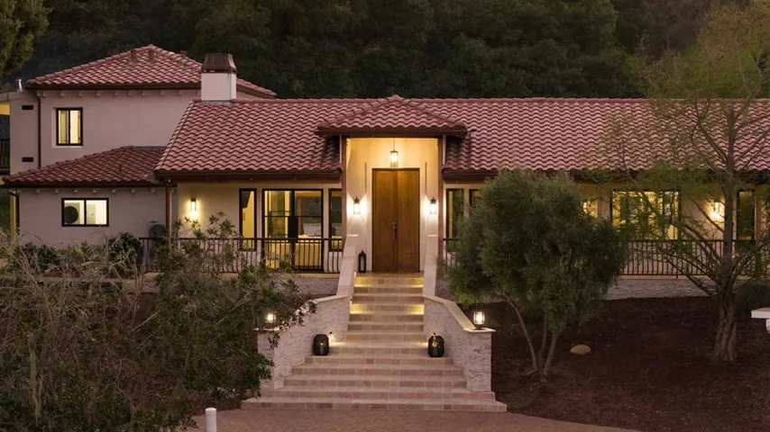 372 Corral De Tierra Road, Salinas, California 93908