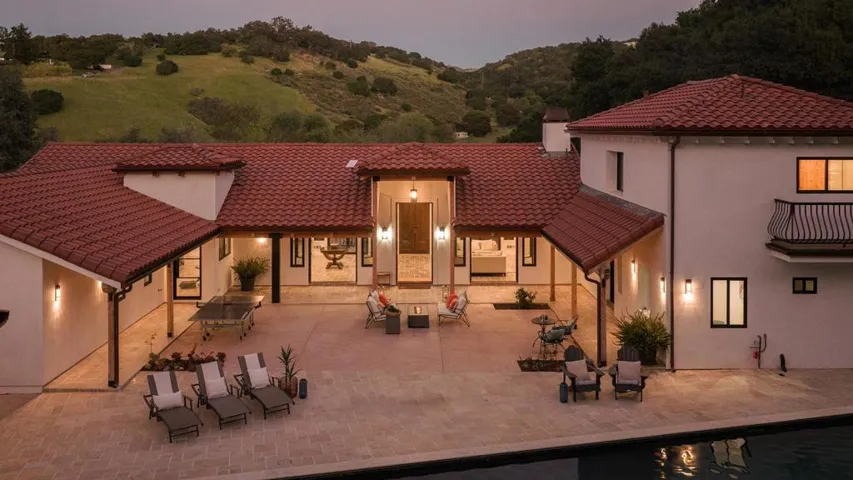 372 Corral De Tierra Road, Salinas, California 93908