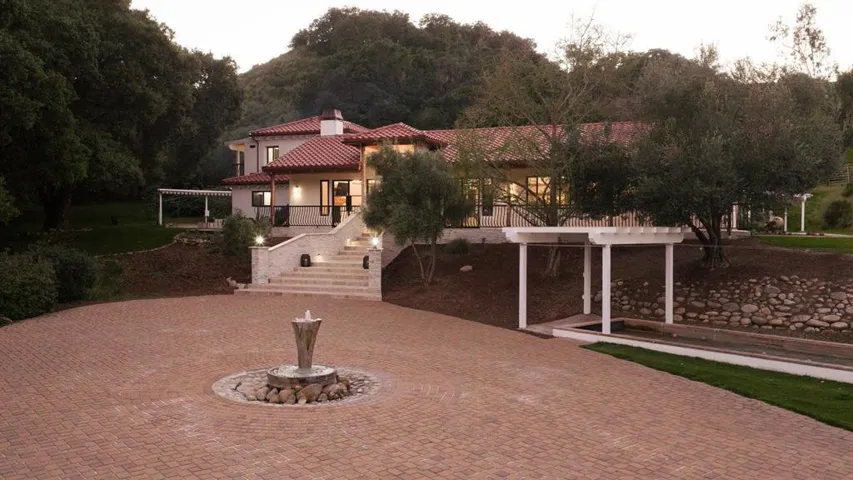 372 Corral De Tierra Road, Salinas, California 93908