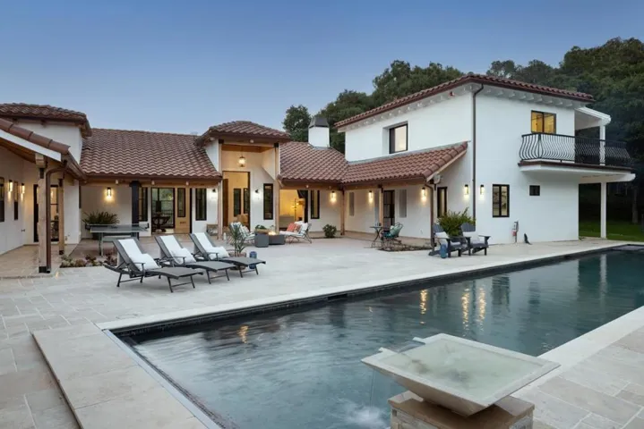 372 Corral De Tierra Road, Salinas, California 93908
