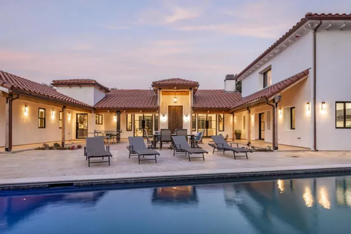 372 Corral De Tierra Road, Salinas, California 93908