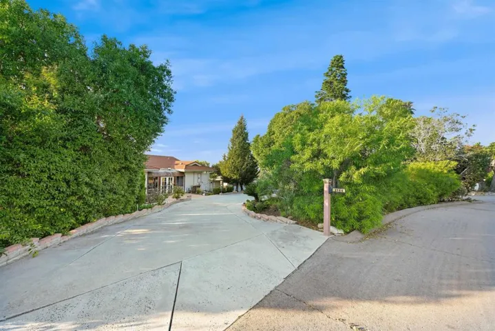 2166 Camino Cantera, Vista, California 92084