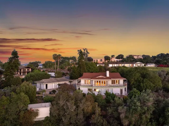 2166 Camino Cantera, Vista, California 92084