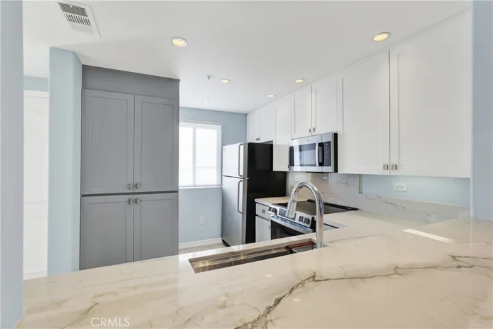 2253 Martin #410, Irvine, California 92612