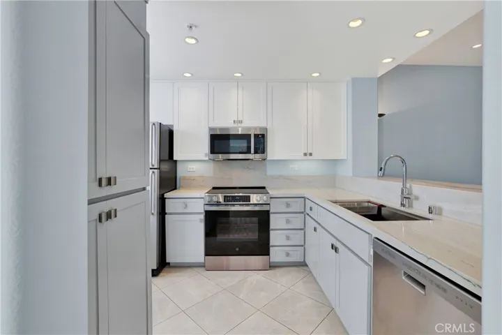 2253 Martin #410, Irvine, California 92612