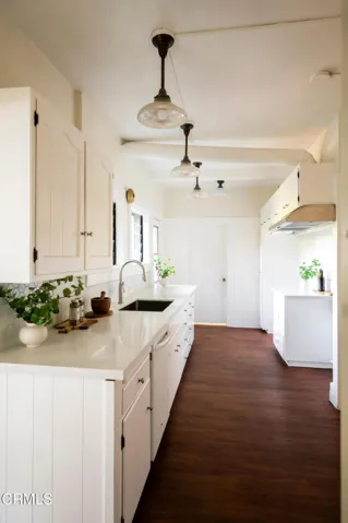 034_126_E_4th_Ontario