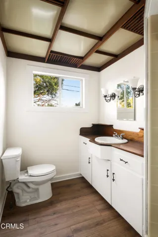 053_126_E_4th_Ontario