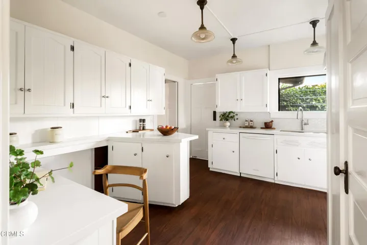 039_126_E_4th_Ontario