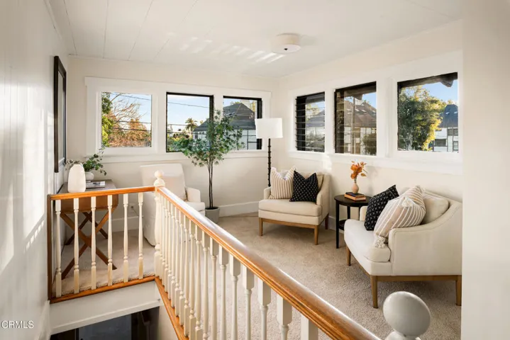 049_126_E_4th_Ontario