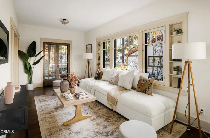 042_126_E_4th_Ontario