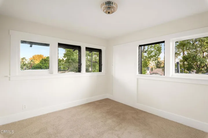 057_126_E_4th_Ontario