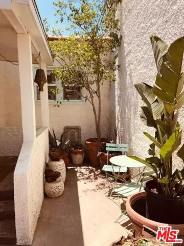 1533 6th Avenue, Los Angeles, California 90019