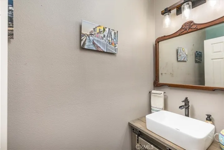 Downstairs 1/2 bath