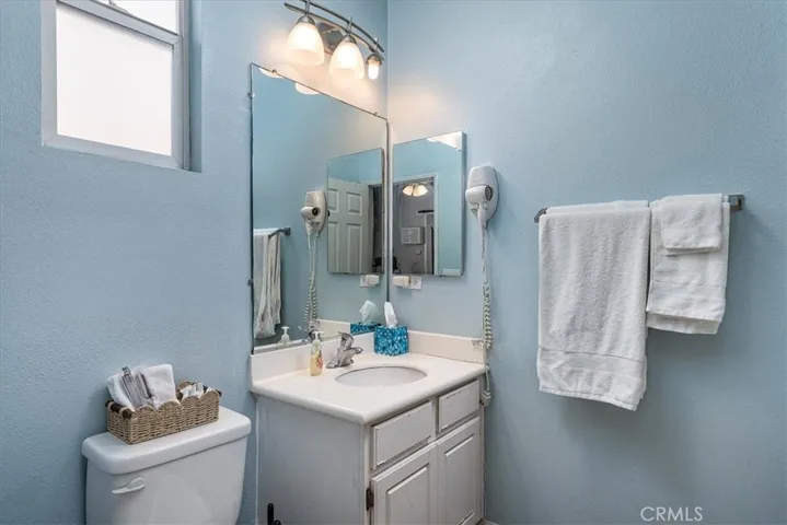 Adjoining bath in next-gen/Airbnb suite.