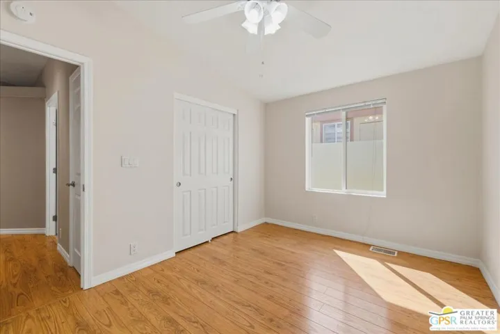 bedroom laminant flooring