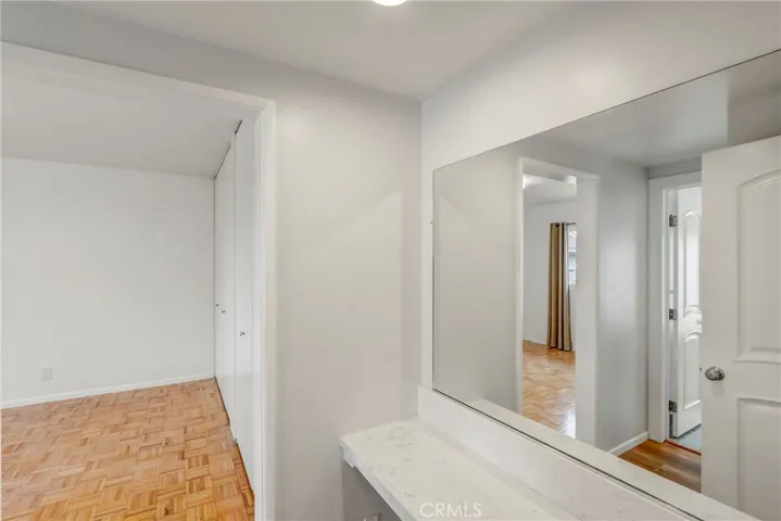 Primary bedroom - Vanity