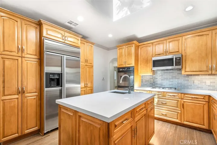 Very large upgraded Kitchen with Island