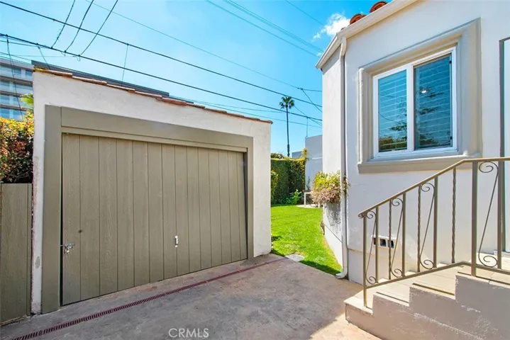 Single garage for STORAGE ONLY