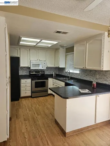 8504 Sunnybrea Dr, Sacramento, California 95823