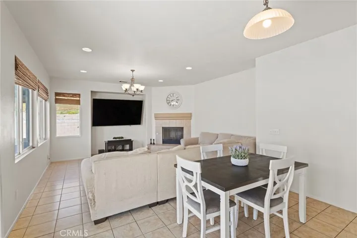 294 Kieswetter, Colton, California 92324