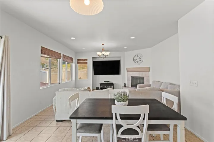 294 Kieswetter, Colton, California 92324