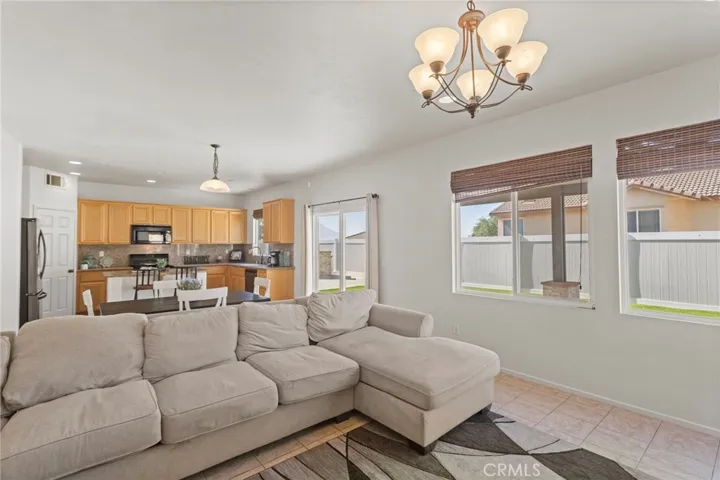 294 Kieswetter, Colton, California 92324