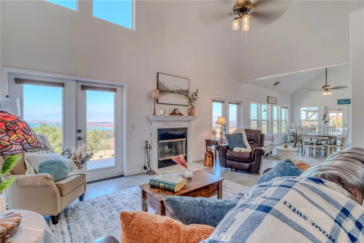 Living / Dining room with View of lake and City