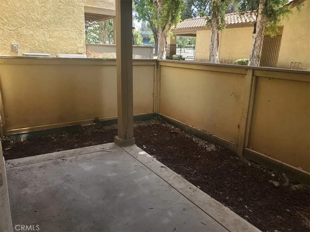 Patio with Bark