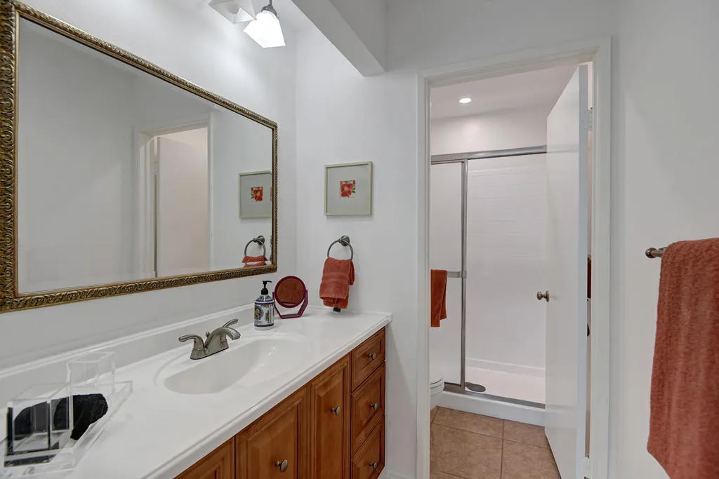 PRIMARY BATH THROUGH RS