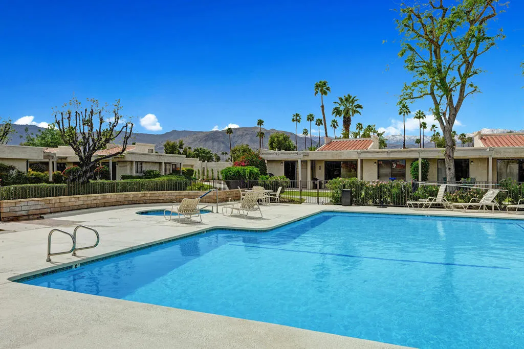 COMMUNITY POOL AND SPA RS