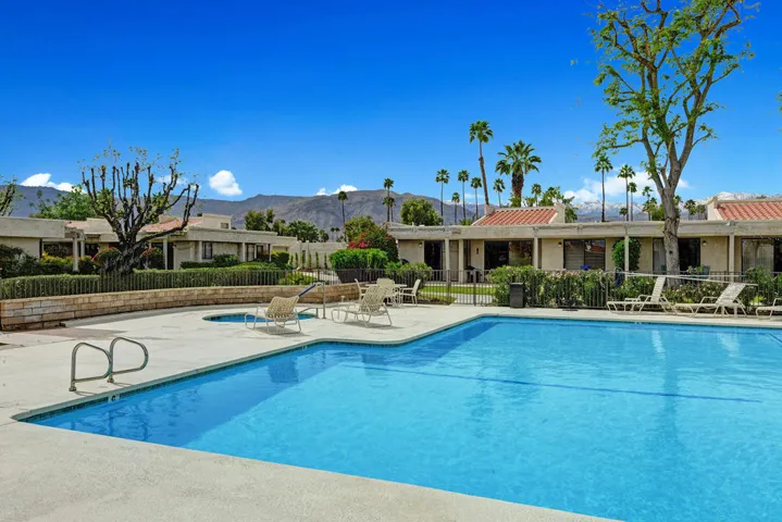 COMMUNITY POOL AND SPA RS