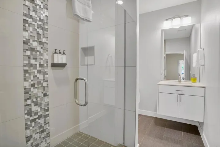 053_48750southviewpl8_456